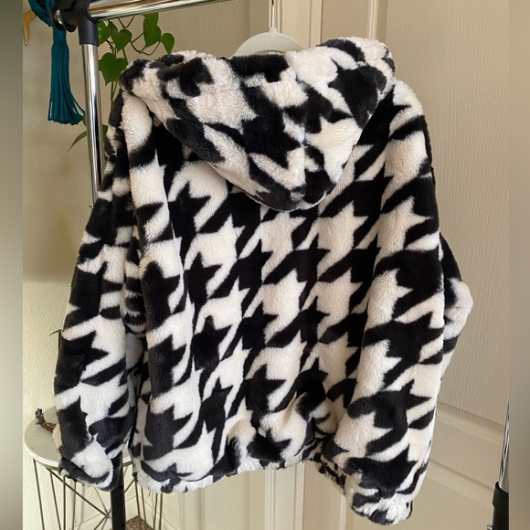 Divided Black & White Hounds Tooth XL Oversized Furry Bomber Jacket NWOT - Picture 4 of 10